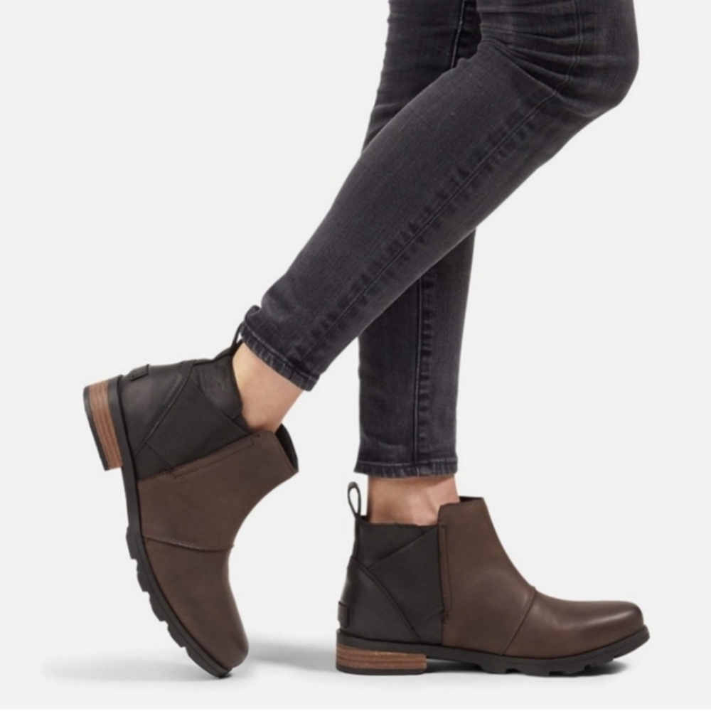 Sorel Emelie Women’s Chelsea Lug Sole blackened brown Waterproof Boots Size 8